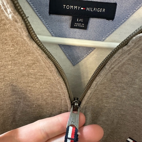 Tommy Hilfiger Men’s Large Quarter Zip - Picture 3 of 4